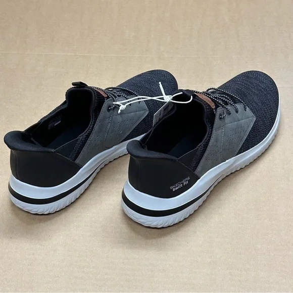 NEW- Men’s Skechers Hands Free Swift Fit (black) - Picture 2 of 11